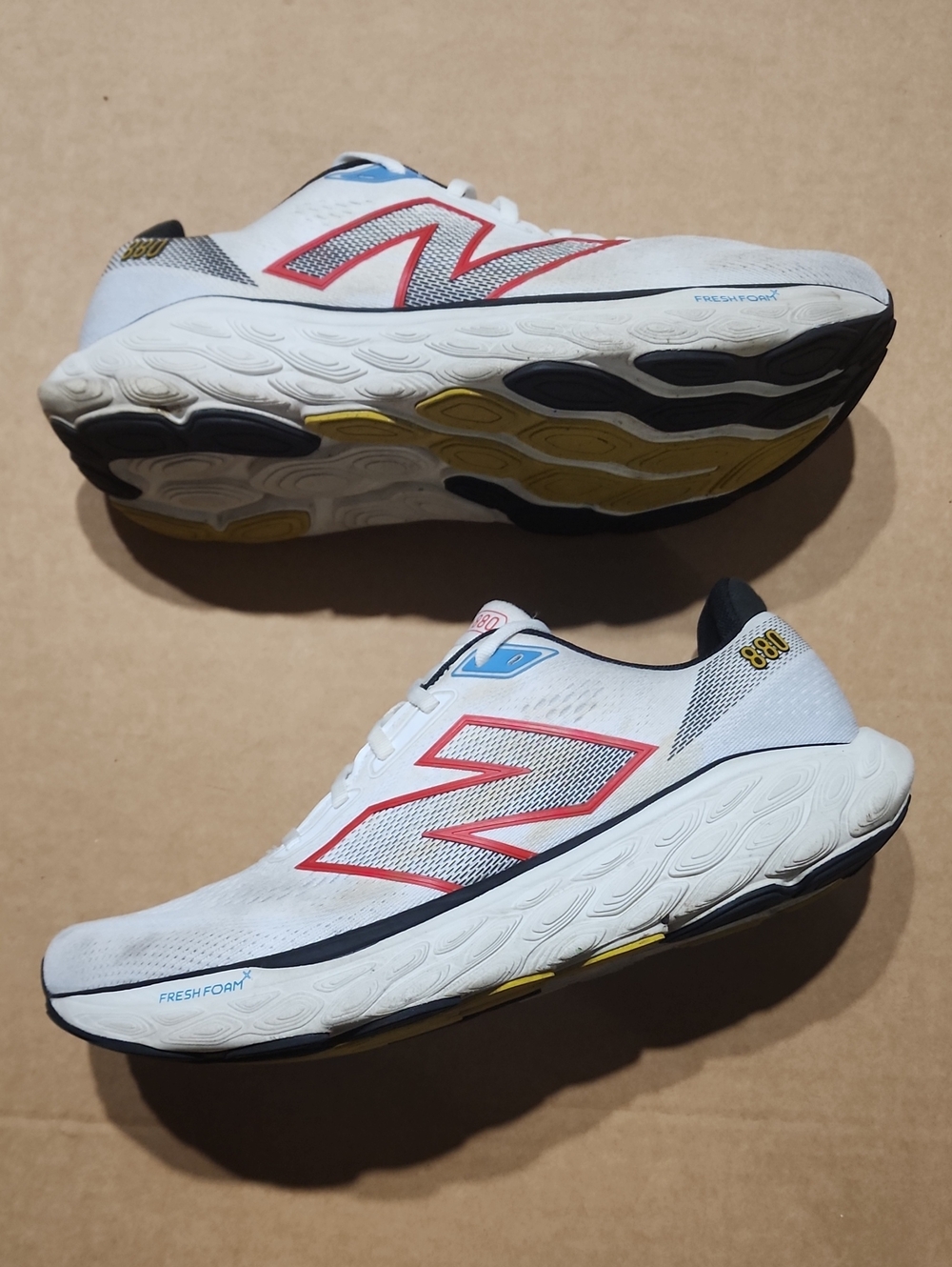 New Balance Fresh Foam X 880v14 Unisex Sneakers 2E White M Sz 10 / W Sz 11.5